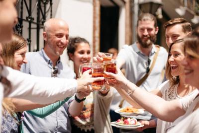 Deguste tapas como un residente local: Recorrido de tapas por el barrio de Triana Deguste tapas como un residente local: Recorrido de tapas por el barrio de Triana
