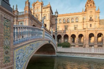 Excursión por la costa desde Cádiz: Excursión a Sevilla y entrada Evite las colas para los Reales Alcázares Excursión por la costa desde Cádiz: Excursión a Sevilla y entrada Evite las colas para los Reales Alcázares