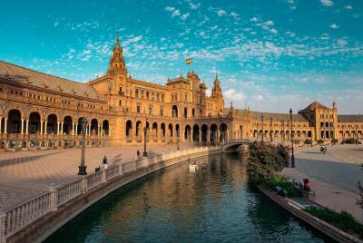 Traslado privado desde / hacia el aeropuerto de Sevilla Traslado privado desde / hacia el aeropuerto de Sevilla
