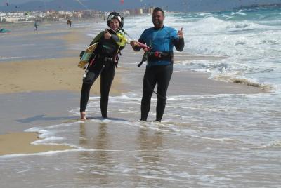 Cursos de kitesurf semiprivado en Tarifa (3horas al dia) Cursos de kitesurf semiprivado en Tarifa (3horas al dia)