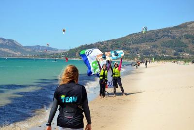 Curso privado de kitesurf en Tarifa (para todos los niveles) Curso privado de kitesurf en Tarifa (para todos los niveles)