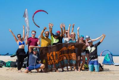 Clases privadas de kitesurf (adaptadas a cada nivel). Clases privadas de kitesurf (adaptadas a cada nivel).