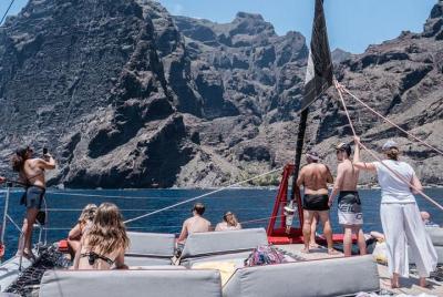 Crucero por el oeste de Tenerife que incluye aperitivos y bebidas Crucero por el oeste de Tenerife que incluye aperitivos y bebidas