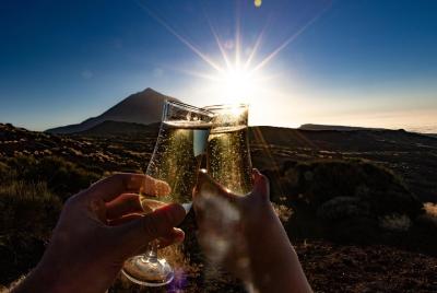 El Teide por la noche: puesta de sol romántica y experiencia de observación de estrellas con Elegant Excursions El Teide por la noche: puesta de sol romántica y experiencia de observación de estrellas con Elegant Excursions