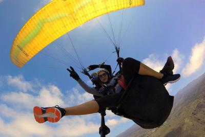 Experiencia de parapente en tándem en Tenerife ¡HOLA! Experiencia de parapente en tándem en Tenerife ¡HOLA!
