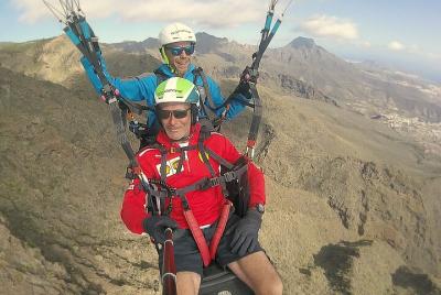 Experiencia de parapente en tándem en Tenerife PANORAMIC Experiencia de parapente en tándem en Tenerife PANORAMIC