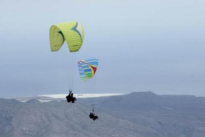 Experiencia épica de parapente en Tenerife con el equipo campeón de España Experiencia épica de parapente en Tenerife con el equipo campeón de España
