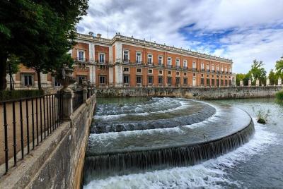 Excursión privada de día completo desde Madrid a Aranjuez y Chinchón con recogida en el hotel
