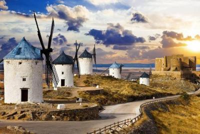 Molinos de viento y Castillo de Consuegra: guía con licencia y traslado desde Toledo incluidos