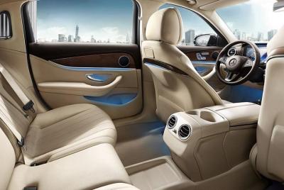 Traslado privado de ida y vuelta del aeropuerto de Madrid a Toledo en auto estándar o de negocios.