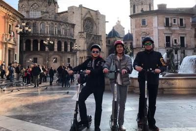 Tour privado en scooter eléctrico por la Ciudad de las Artes y las Ciencias Tour privado en scooter eléctrico por la Ciudad de las Artes y las Ciencias