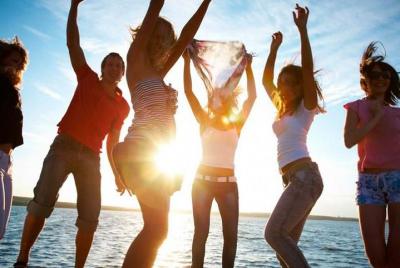 Fiesta de crucero por la noche de Valencia y cóctel en la playa