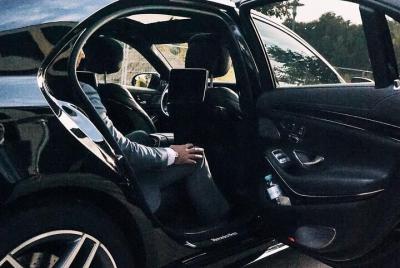 Traslado privado de salida: Valencia al aeropuerto de Valencia VLC en furgoneta de lujo