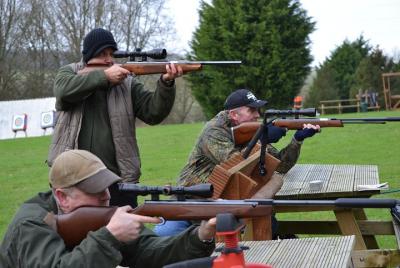 Tiro con rifle de aire comprimido: una hora Tiro con rifle de aire comprimido: una hora