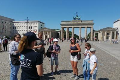 Pase a pie por Berlín para 2 visitas guiadas y 6 autoguiadas Pase a pie por Berlín para 2 visitas guiadas y 6 autoguiadas