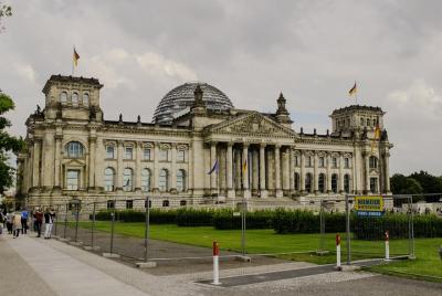 Representando una nueva Alemania: un recorrido de audio de fotografía arquitectónica por VoiceMap Representando una nueva Alemania: un recorrido de audio de fotografía arquitectónica por VoiceMap