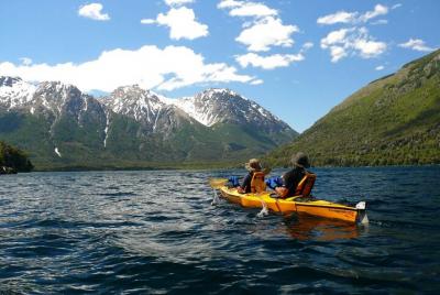 Kayak y caminata en Lago Mascardi - Tour de día completo en servicio privado Kayak y caminata en Lago Mascardi - Tour de día completo en servicio privado