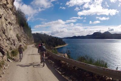 Aventura en bicicleta de montaña en Bariloche - Tour de medio día en servicio privado Aventura en bicicleta de montaña en Bariloche - Tour de medio día en servicio privado