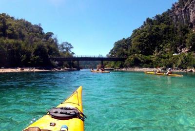 Kayak en Lago Moreno y caminata Cerro Llao-Llao - Tour de día completo en servicio privado Kayak en Lago Moreno y caminata Cerro Llao-Llao - Tour de día completo en servicio privado