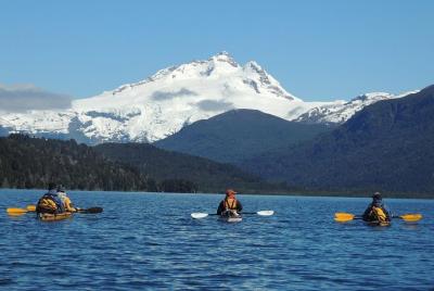 Kayak en lago pequeño y senderismo panorámico en Bariloche Kayak en lago pequeño y senderismo panorámico en Bariloche