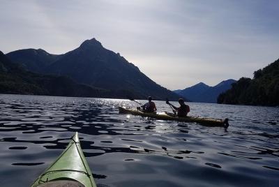 Tour privado: kayak de día completo al lago Nahuel Huapi Tour privado: kayak de día completo al lago Nahuel Huapi