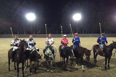 Noche de polo: polo bajo las estrellas