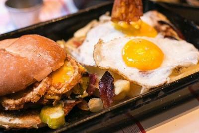 Tour privado a pie y degustación de hamburguesas argentinas