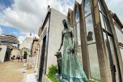 Ciudad de los Ángeles: recorrido privado a pie por el cementerio de Recoleta y sus alrededores