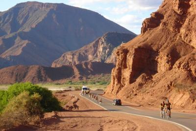 Recorrido en bicicleta en la Quebrada de las Conchas desde Cafayate