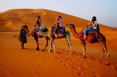 3 días de viaje en grupo desierto a Marrakech desde Fez con noche en Erg Chebbi 3 días de viaje en grupo desierto a Marrakech desde Fez con noche en Erg Chebbi