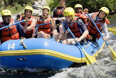 Excursión de rafting en aguas bravas desde San Martín de los Andes en Rio Chimehuin Excursión de rafting en aguas bravas desde San Martín de los Andes en Rio Chimehuin