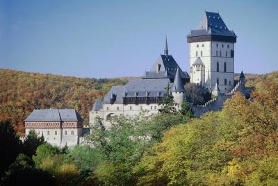 Castillo de Karlstejn: tour de medio día en autobús desde Praga