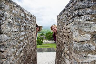 Xunantunich y Bluehole interior de Hopkins Xunantunich y Bluehole interior de Hopkins