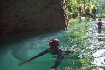 Aventura en la cueva Actun Tunichil Muknal  Aventura en la cueva Actun Tunichil Muknal