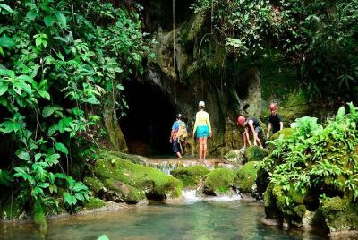 Cueva de A.T.M (Actun Tunichil Muknal) de Hopkins Cueva de A.T.M (Actun Tunichil Muknal) de Hopkins