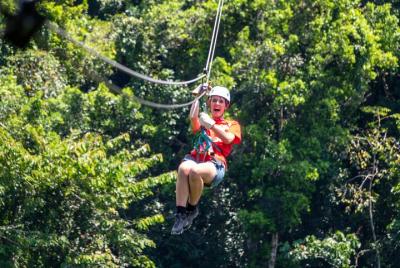 La tirolesa más alta, más rápida y más larga en Belice y Cave Adventure La tirolesa más alta, más rápida y más larga en Belice y Cave Adventure