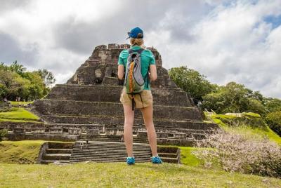 Ruina maya de Xunantunich y tubo de cueva de Placencia