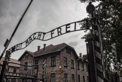 Auschwitz-Birkenau Tour privado autoguiado desde Cracovia Auschwitz-Birkenau Tour privado autoguiado desde Cracovia