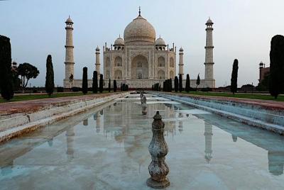 Tour privado de 2 días: Taj Mahal, Agra desde Ahmedabad con vuelo comercial de regreso Tour privado de 2 días: Taj Mahal, Agra desde Ahmedabad con vuelo comercial de regreso