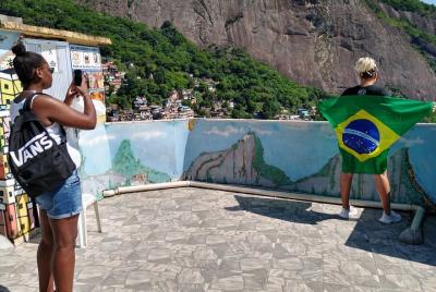 Visita a pie a una favela de Río de Janeiro