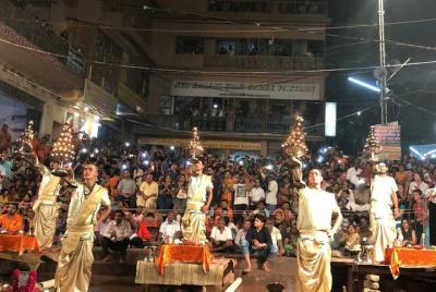 Tarde Aarti de Madre Ganga