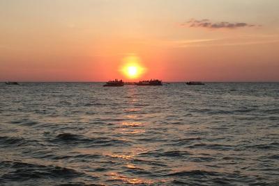 Kompong Pluk Sunset Floating Village por Tuk Tuk