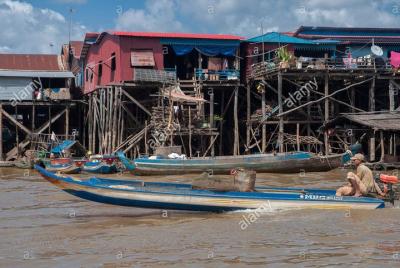Explore Siem Reap Floating Village, experiencia en grupos pequeño