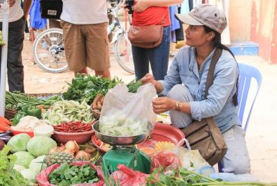 Explore un auténtico mercado de Camboya con un local en Siem Reap