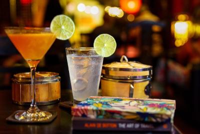 Saborear arte y cócteles