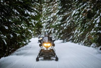 Mont-Tremblant excursiones guiadas en moto de nieve Mont-Tremblant excursiones guiadas en moto de nieve