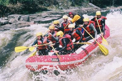 Experiencia de rafting en aguas bravas de Tremblant Experiencia de rafting en aguas bravas de Tremblant