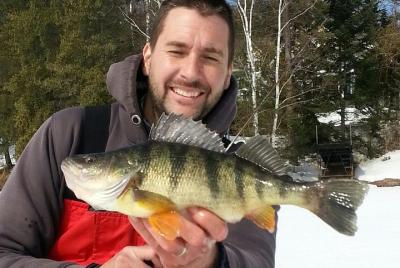 Mont-Tremblant familia pesca en hielo Mont-Tremblant familia pesca en hielo