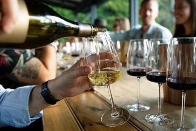 No es solo un recorrido, es una experiencia de amantes del vino No es solo un recorrido, es una experiencia de amantes del vino