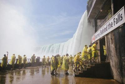 Excursión de lujo para gemas pequeñas de Niagara con crucero y viaje detrás de las cataratas Excursión de lujo para gemas pequeñas de Niagara con crucero y viaje detrás de las cataratas